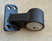 Load image into Gallery viewer, Innovative Conversion Mount 94-01 for Integra B-Series w/ Hydro Trans 40121-85A